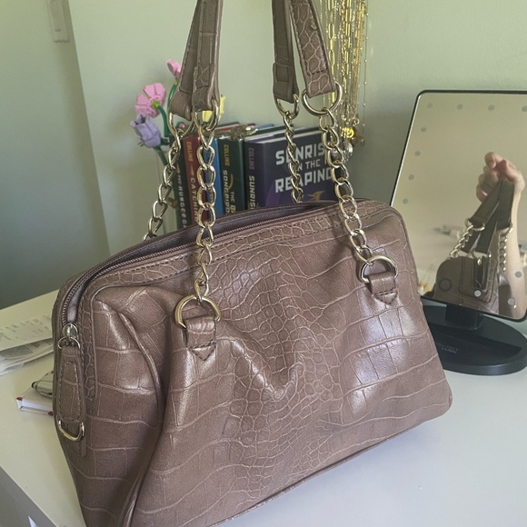 GUESS Bag - Picture 2 of 6